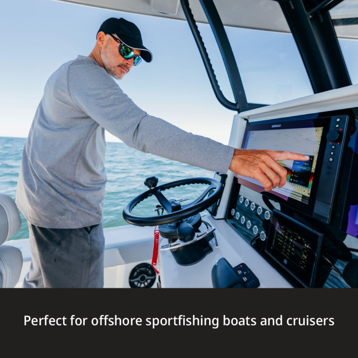 Simrad NSS 4 Chartplotter and Fishfinder with SolarMAX HD Display
