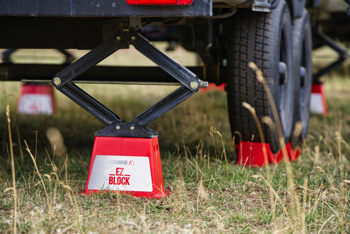 Andersen Hitches Single Axle Travel Trailer Kit Pro, Includes Rapid Jack, EZ Blocks, Tuff Chocks, Camper Leveler, Clean Step
